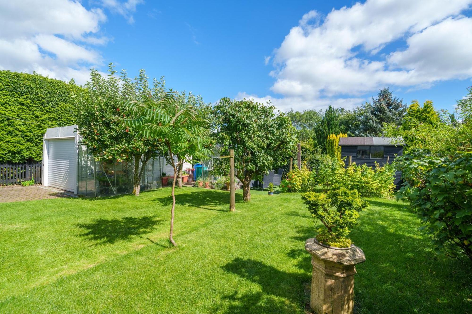Apple Byrd - Short Stroll Into Town Centre Holiday home
