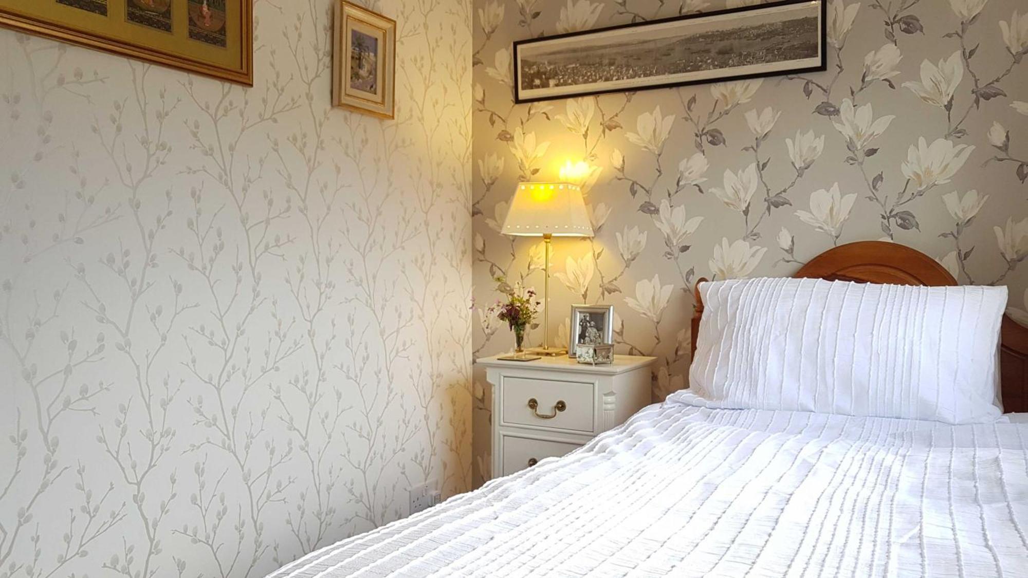 Apple Byrd - Short Stroll Into Town Centre Kendal